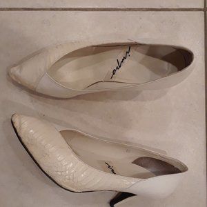 IMPO SNAKESKIN PUMPS SIZE 7B